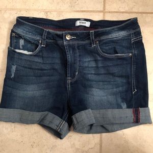LIGHTLY DISTRESSED SHORTS!